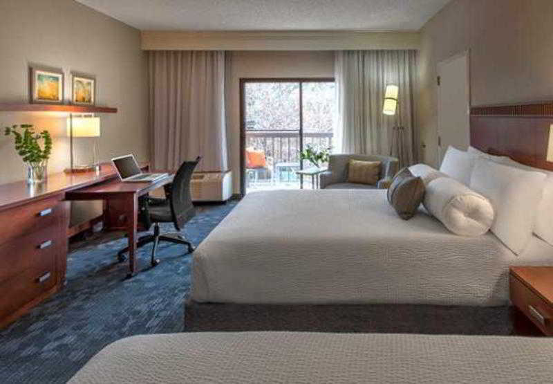 Courtyard Dallas Addison Midway Exterior foto