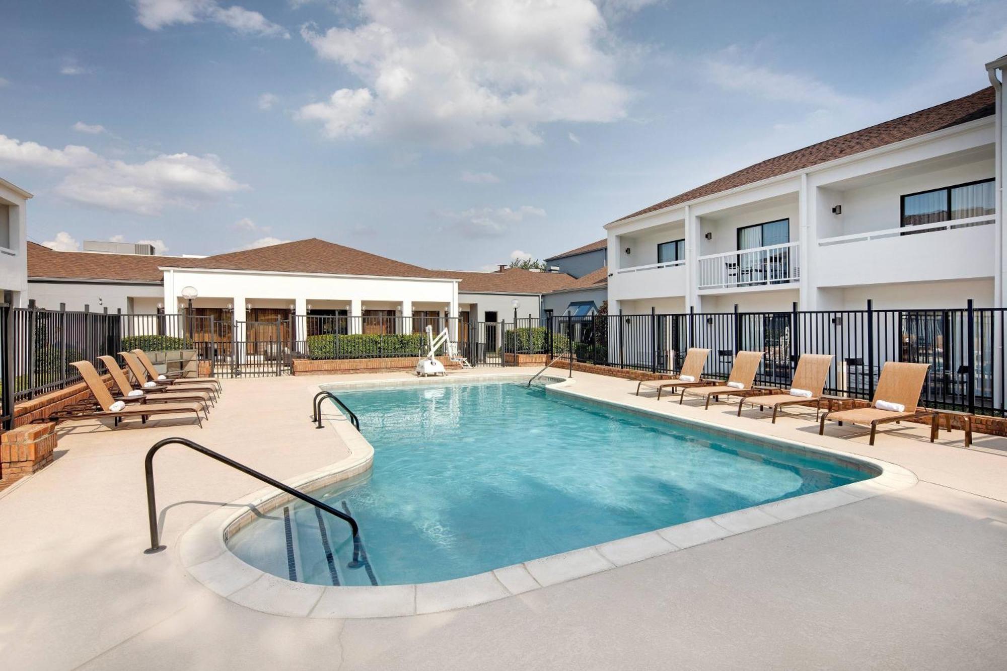 Courtyard Dallas Addison Midway Exterior foto