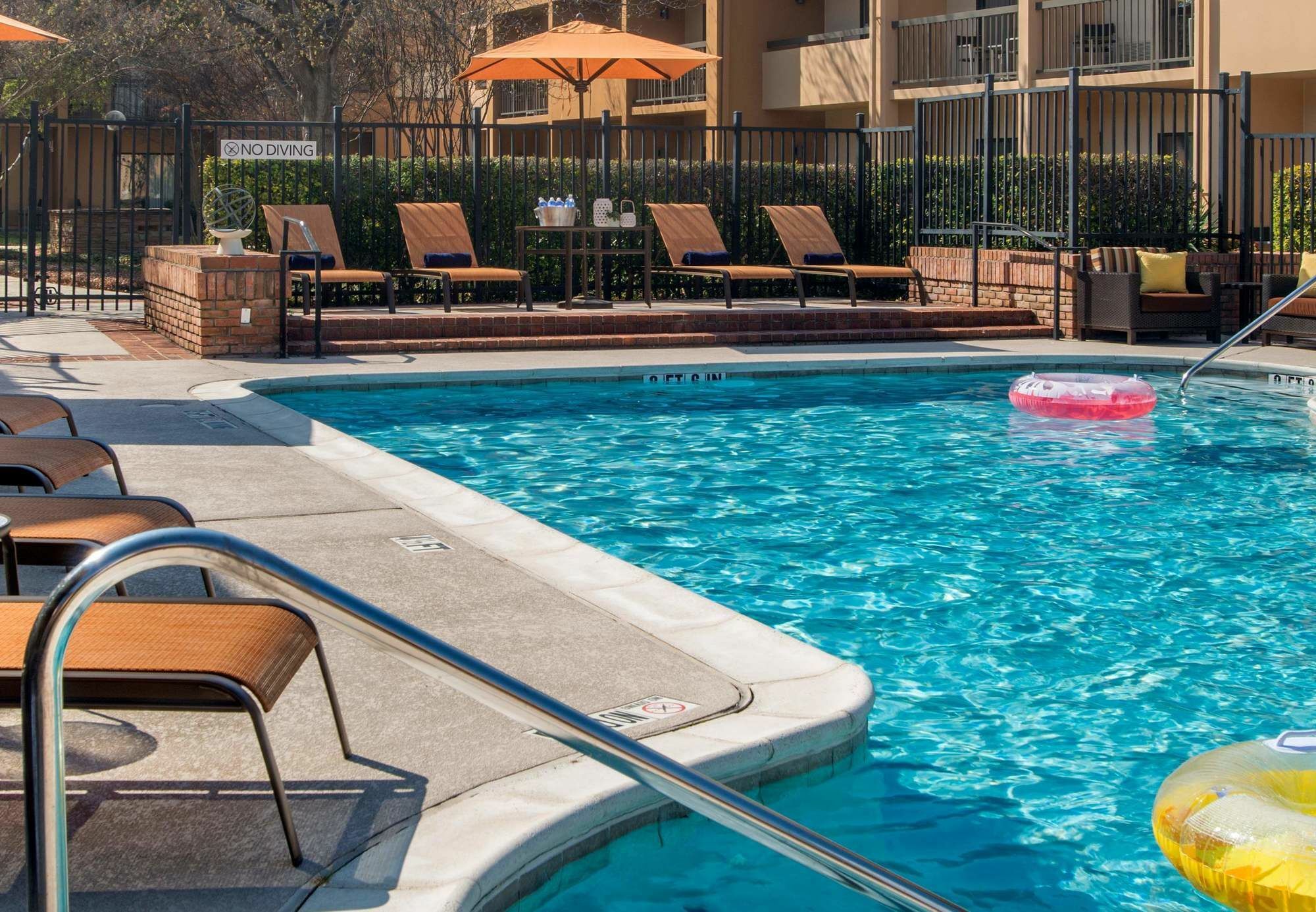 Courtyard Dallas Addison Midway Exterior foto